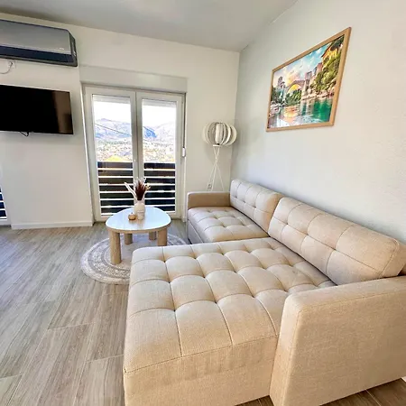 Golden Horizon موستار